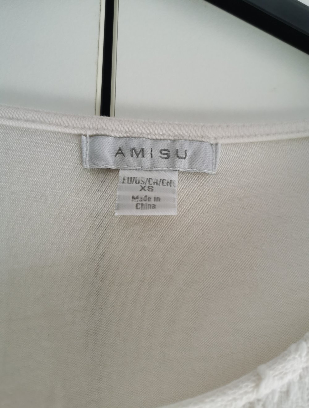 Schönes Spitzenoberteil in Weiß