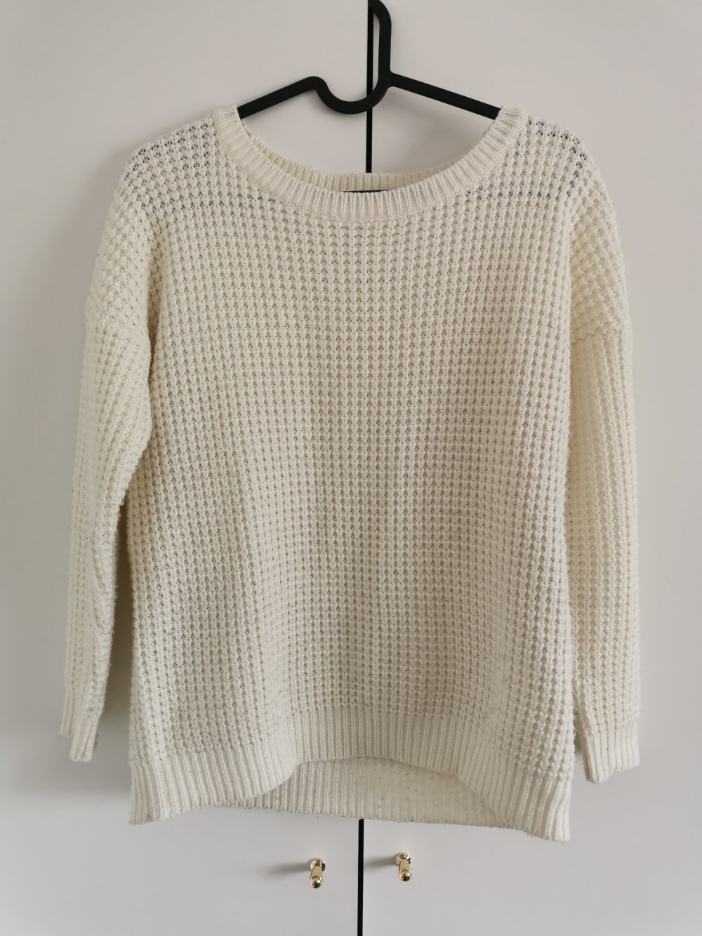 Weißer Pullover