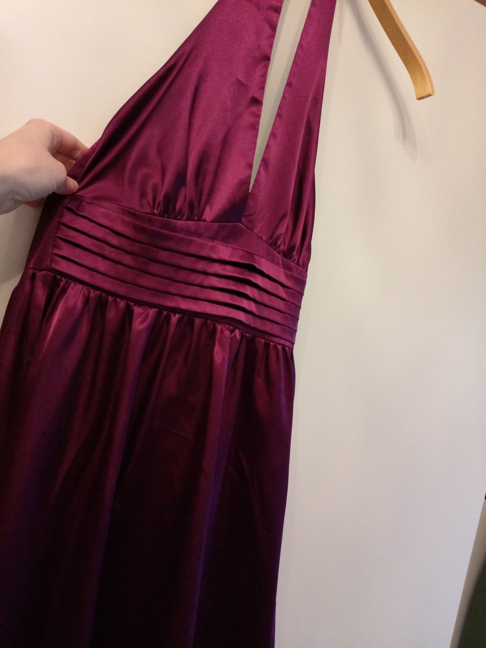 Elegantes violettes Kleid