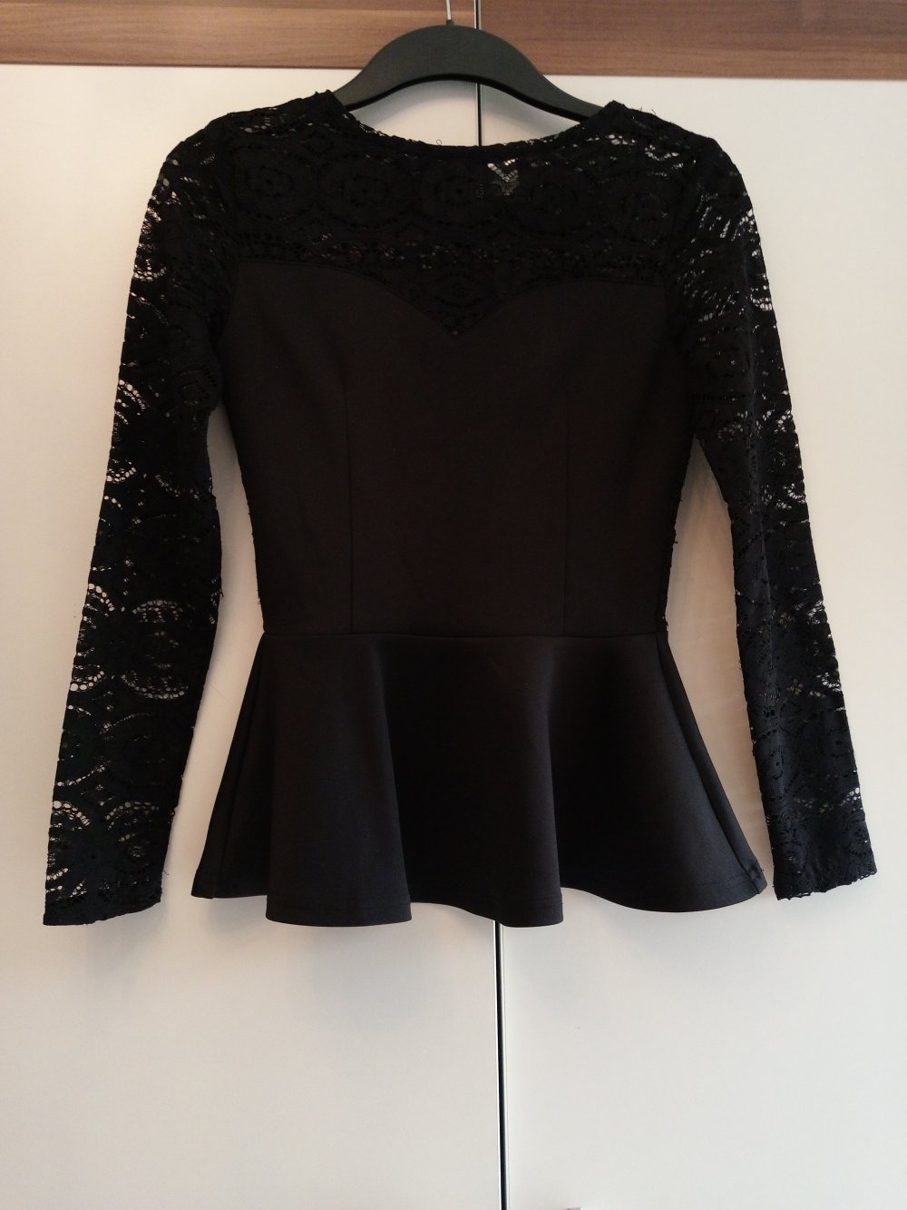 Schönes Spitzen-Peplum von H&M