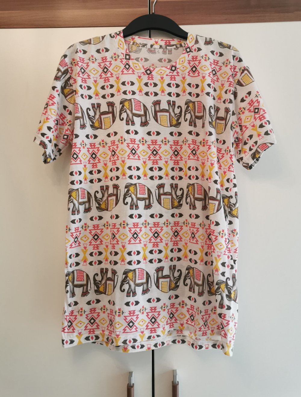 Bequemes Tshirt mit Elefantenprint