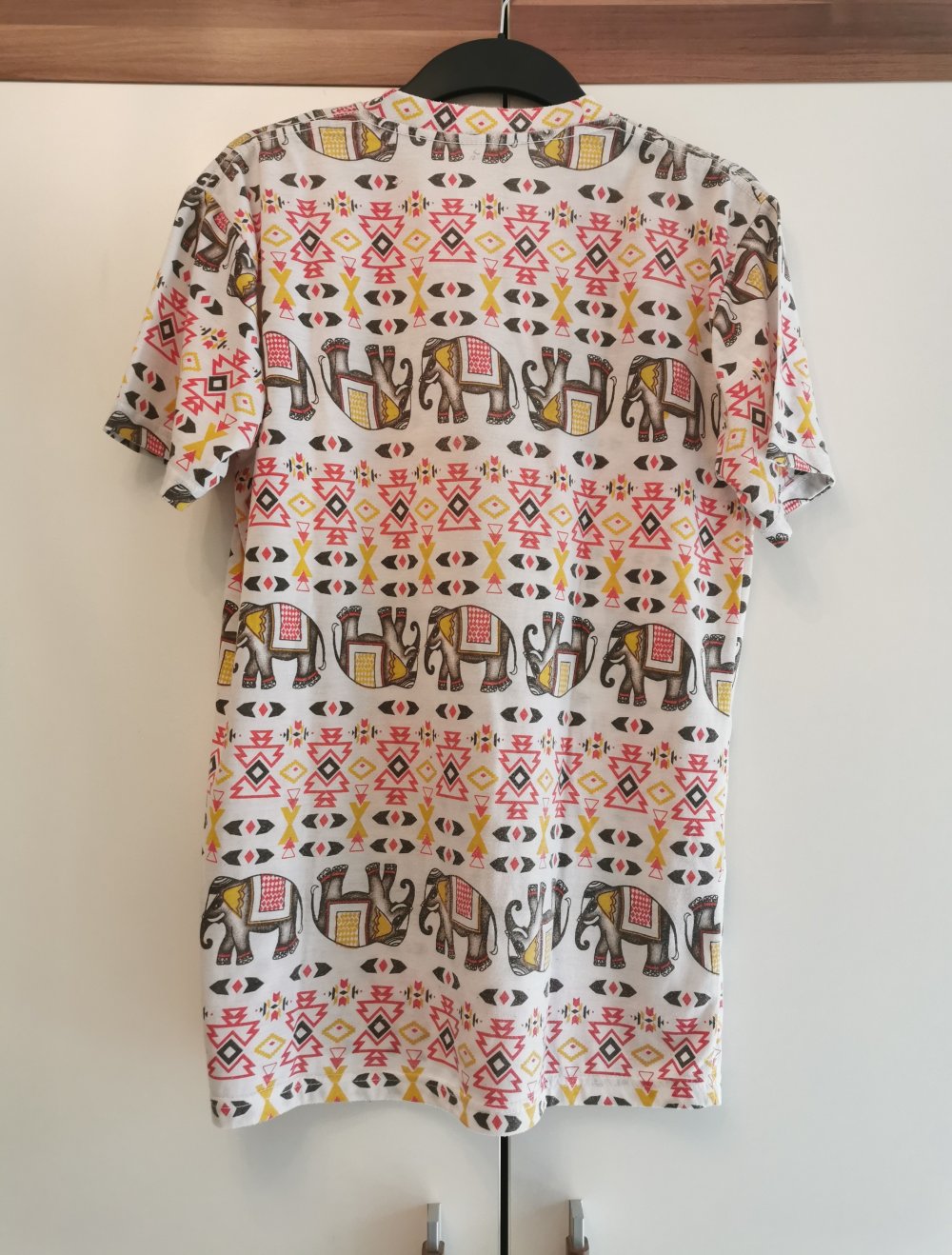 Bequemes Tshirt mit Elefantenprint