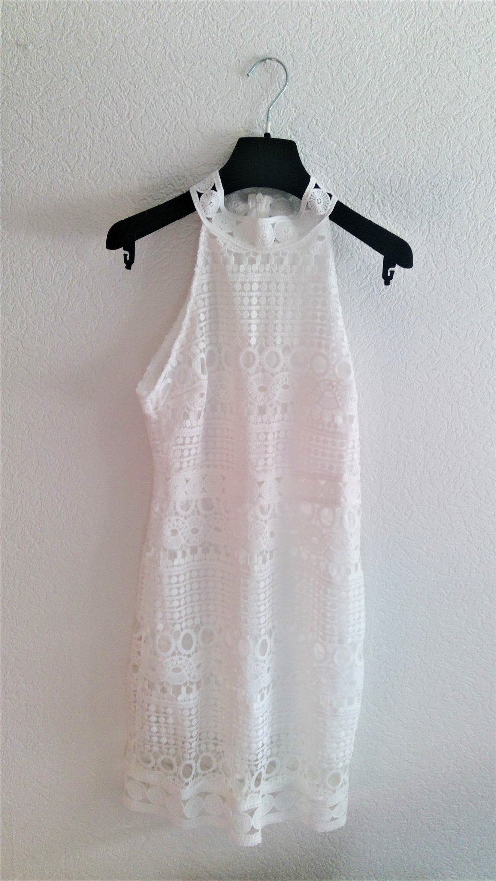 Weißes Spitzenkleid