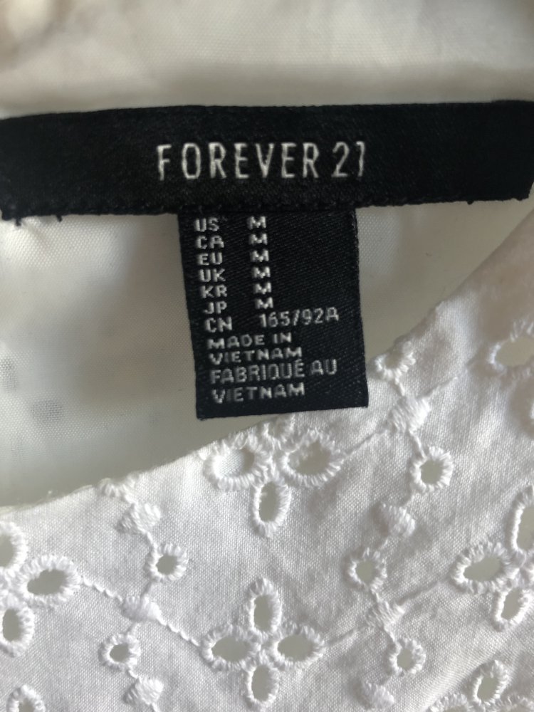 Weißes Sommerblumenkleid