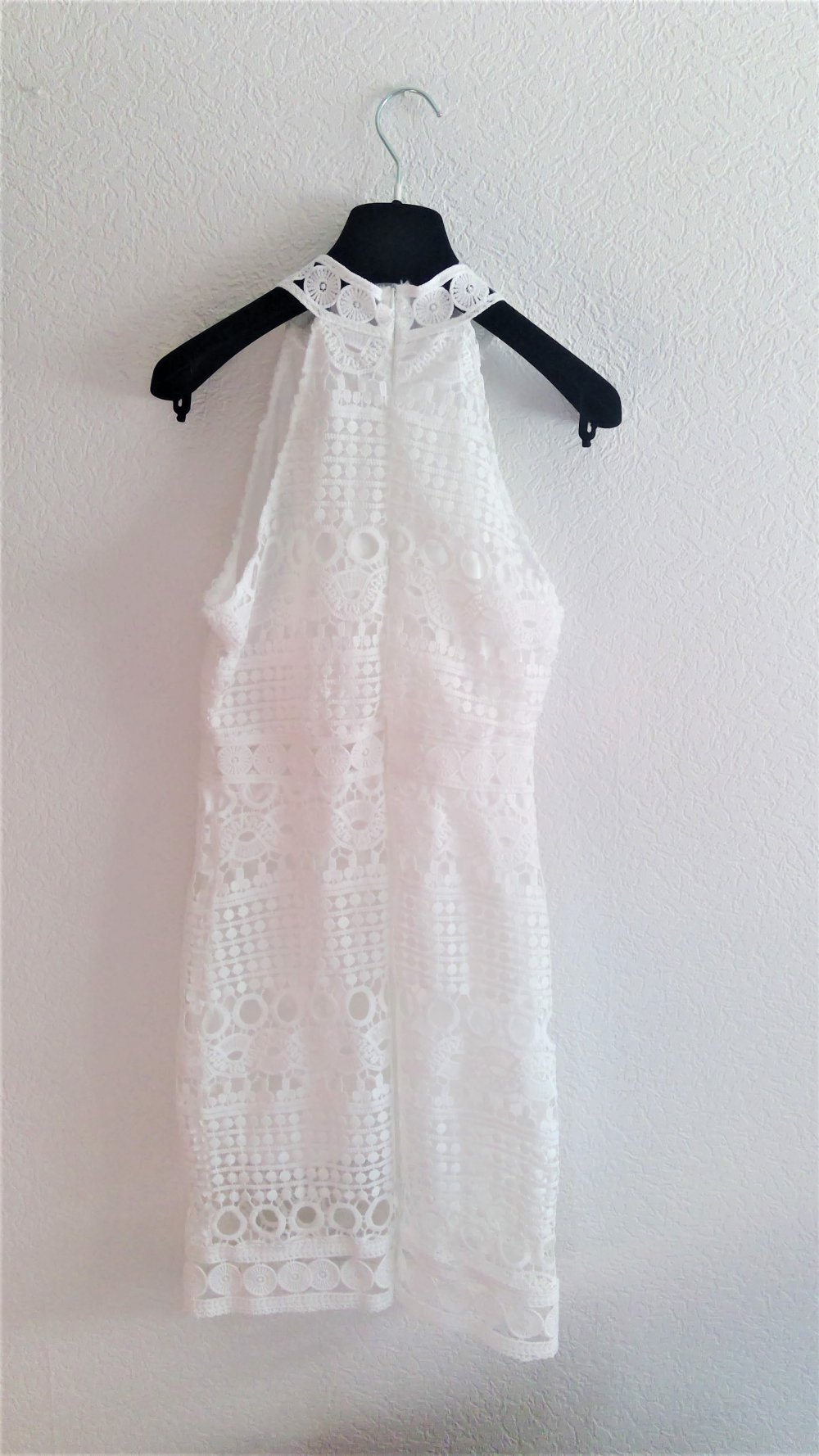 Weißes Spitzenkleid
