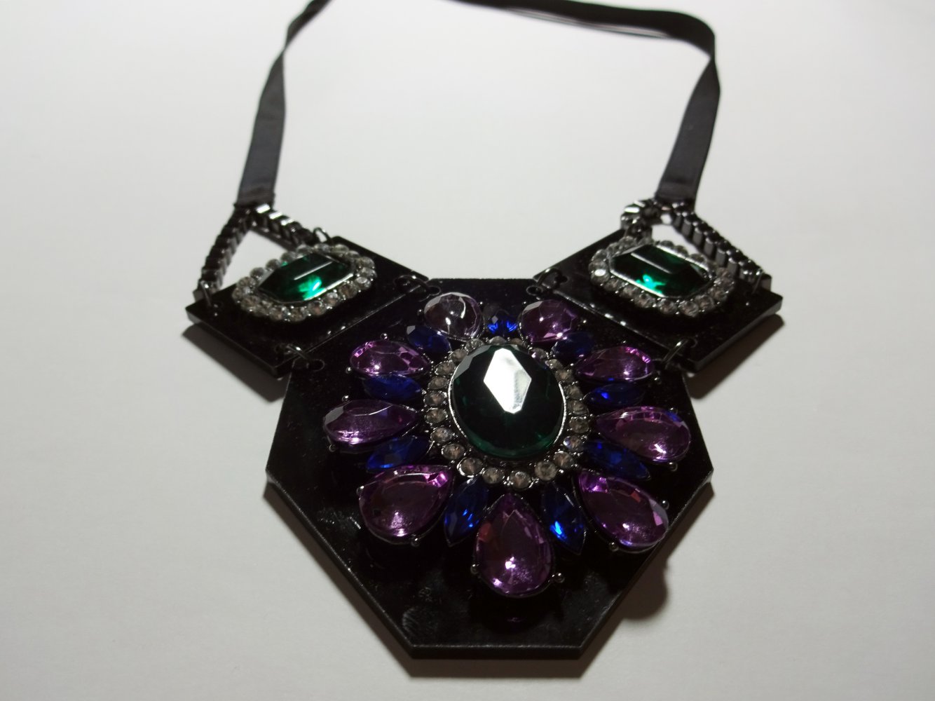 Bunte Statementkette 