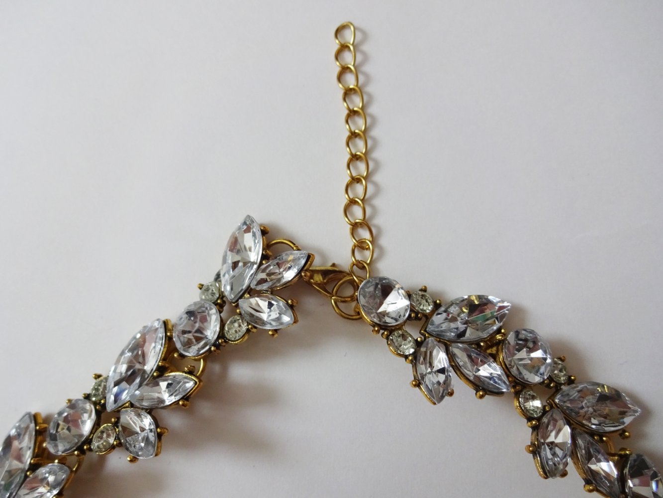 Collier mit Glitzersteinen Glamour Statement Kette