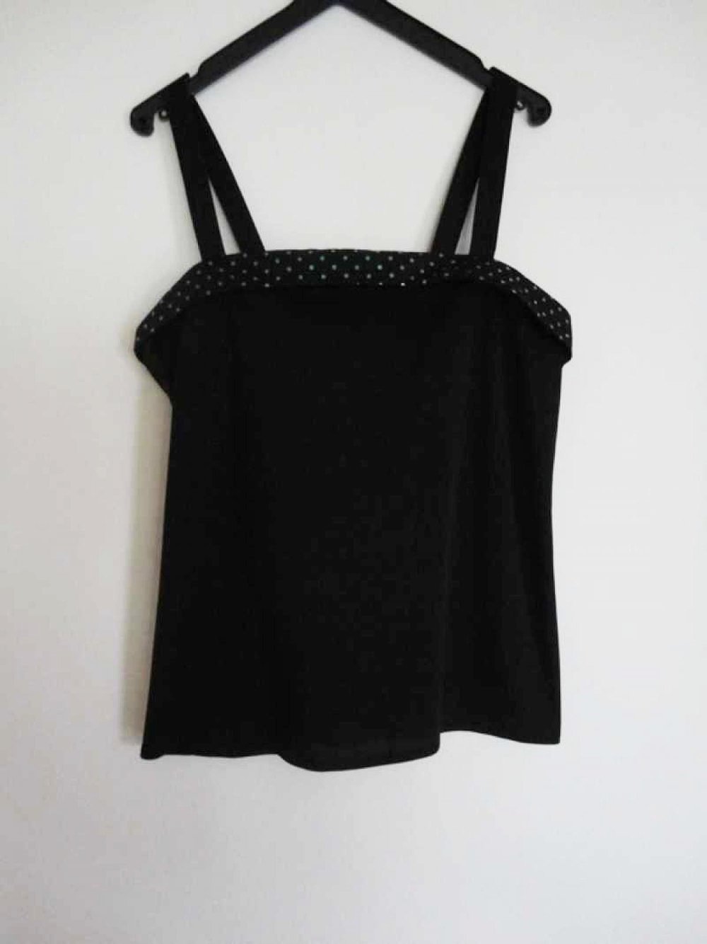 Schwarzes Partytop mit Tupfen Gr. 40 Gr. M