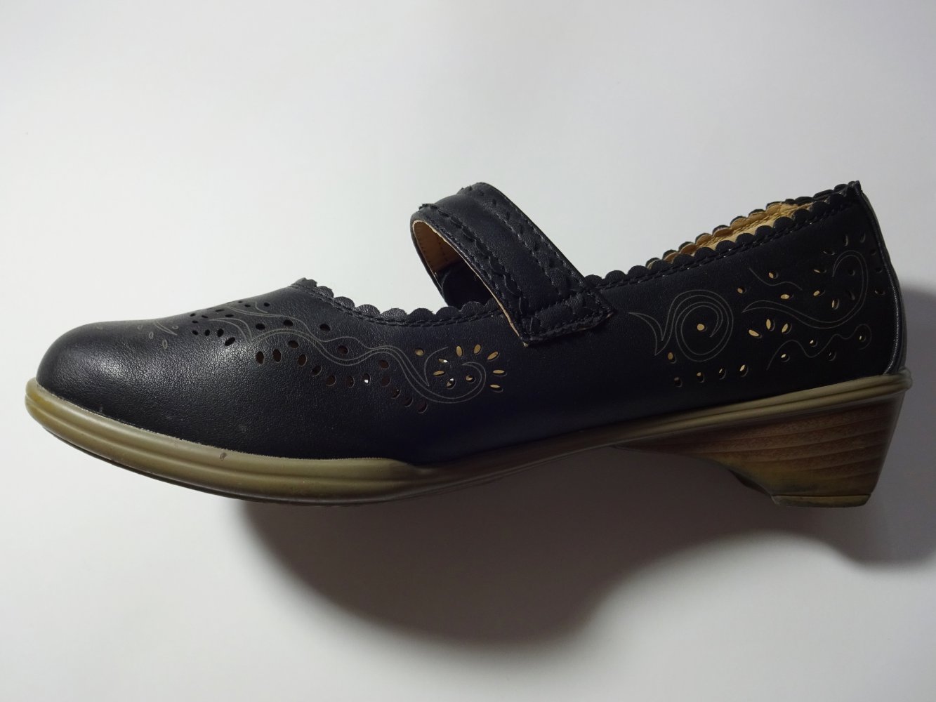 Dunkelblaue Riemchen Ballerinas Klettverschluss Lochmuster Sommer Frühling Gr. 39