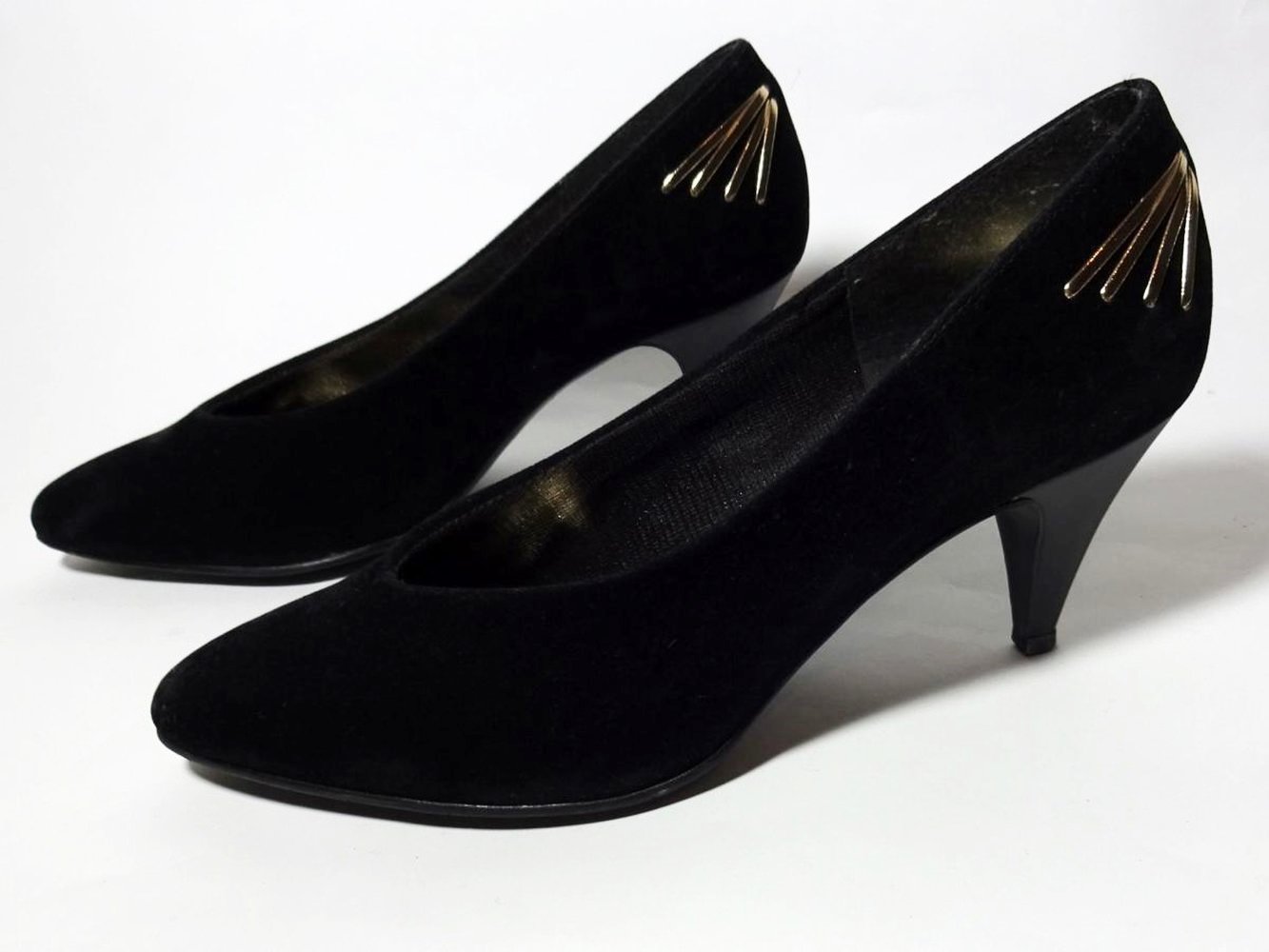 Schwarze Pumps mit Goldapplikation England UK Vintage 90er Wildleder Gr. 5 Gr. 38 Gr. 38 1/2