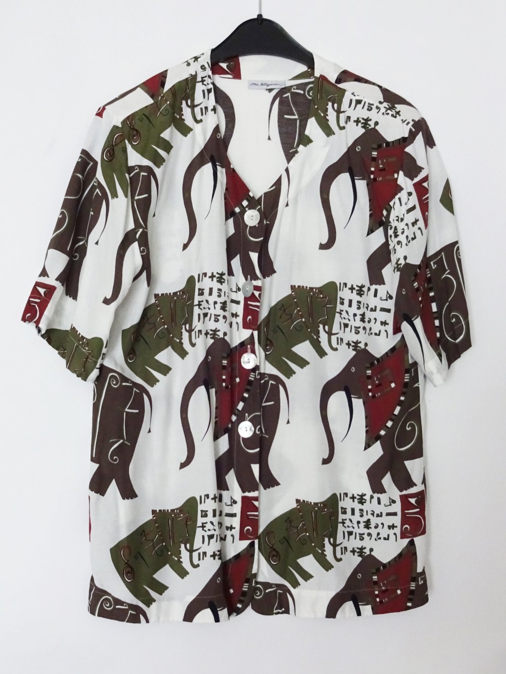 Vintage Bluse mit Elefantenmuster aus den 80er Jahren mit Schulterpolstern und Perlmuttknöpfen V-Ausschnitt Gr. 42 Gr. M