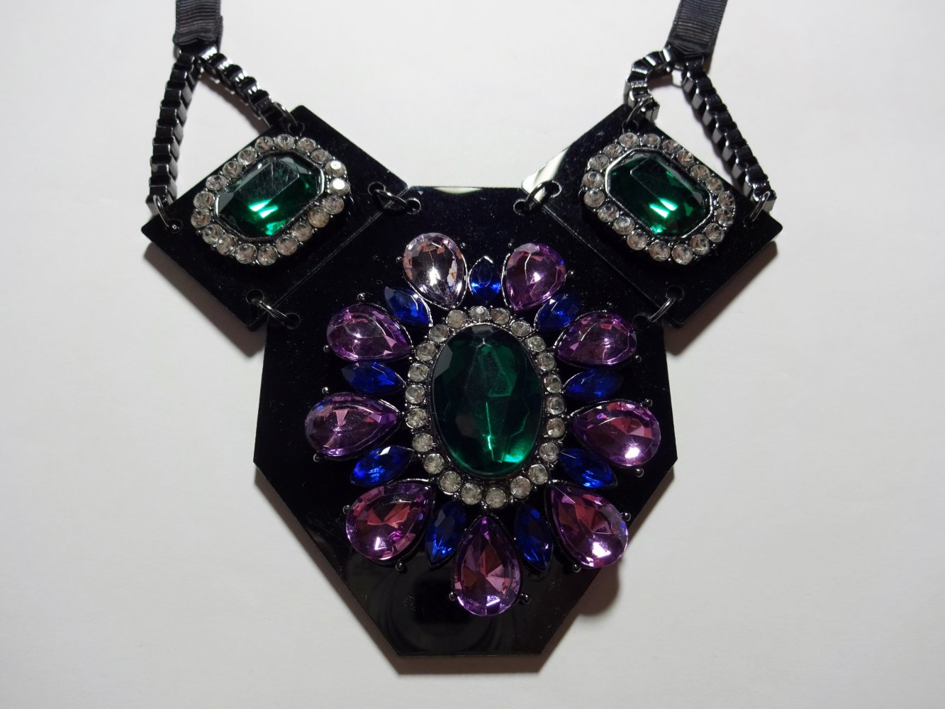 Bunte Statementkette 