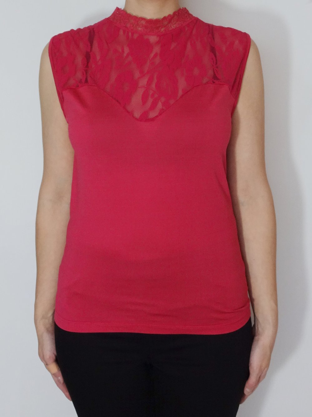 Pinkes Oberteil mit Spitze Ärmellos Gr. S