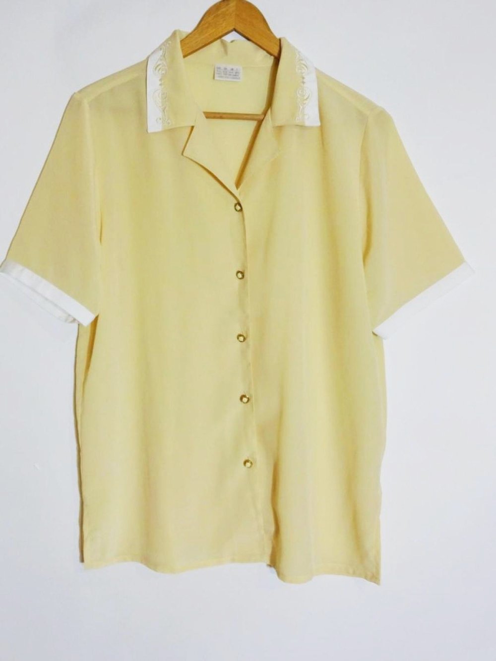 Gelbe Bluse mit Stickerei am Kragen 80er Vintage Pastell Gr. M Gr. L