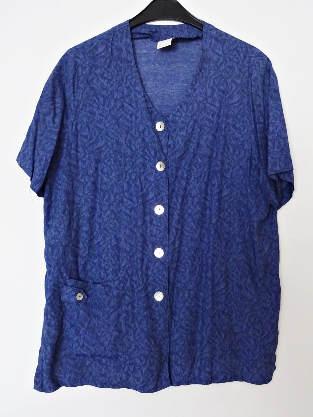 Lockere Vintage Hemdbluse Blau V-Ausschnitt Kurzarm mit Perlmuttknöpfen 80er Kurzarm Gr. M Gr. 40 Gr. 42 Gr. 40/42