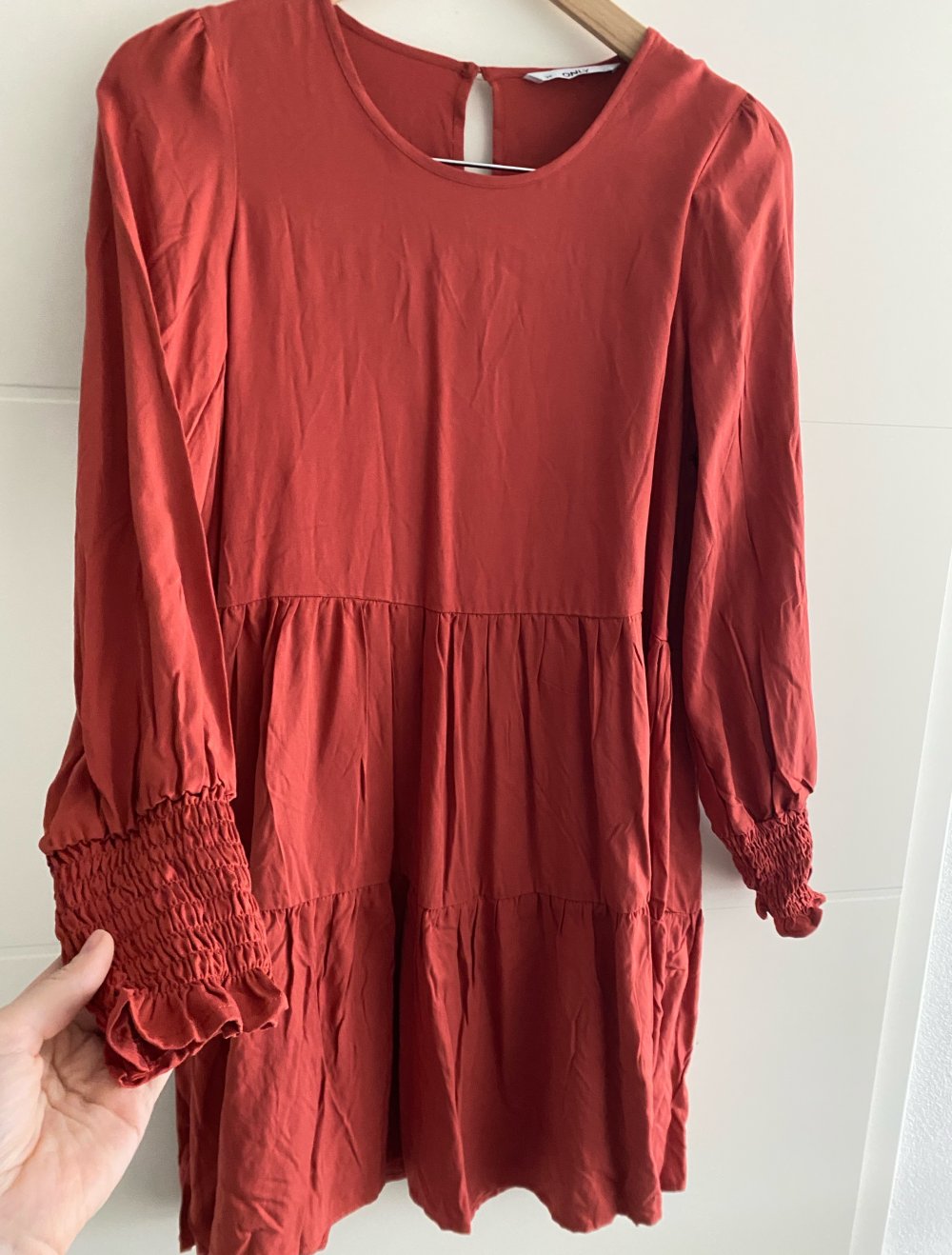 bitte realistische Angebote 
neues Kleid gr S