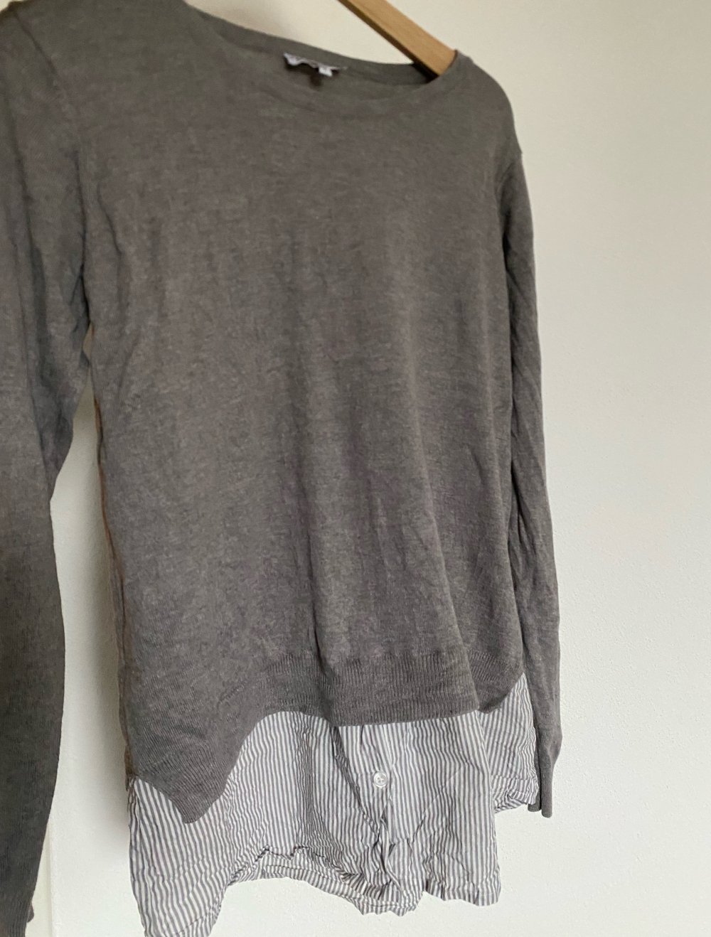 schicker langer Pullover mit bluseneinsatz gr M