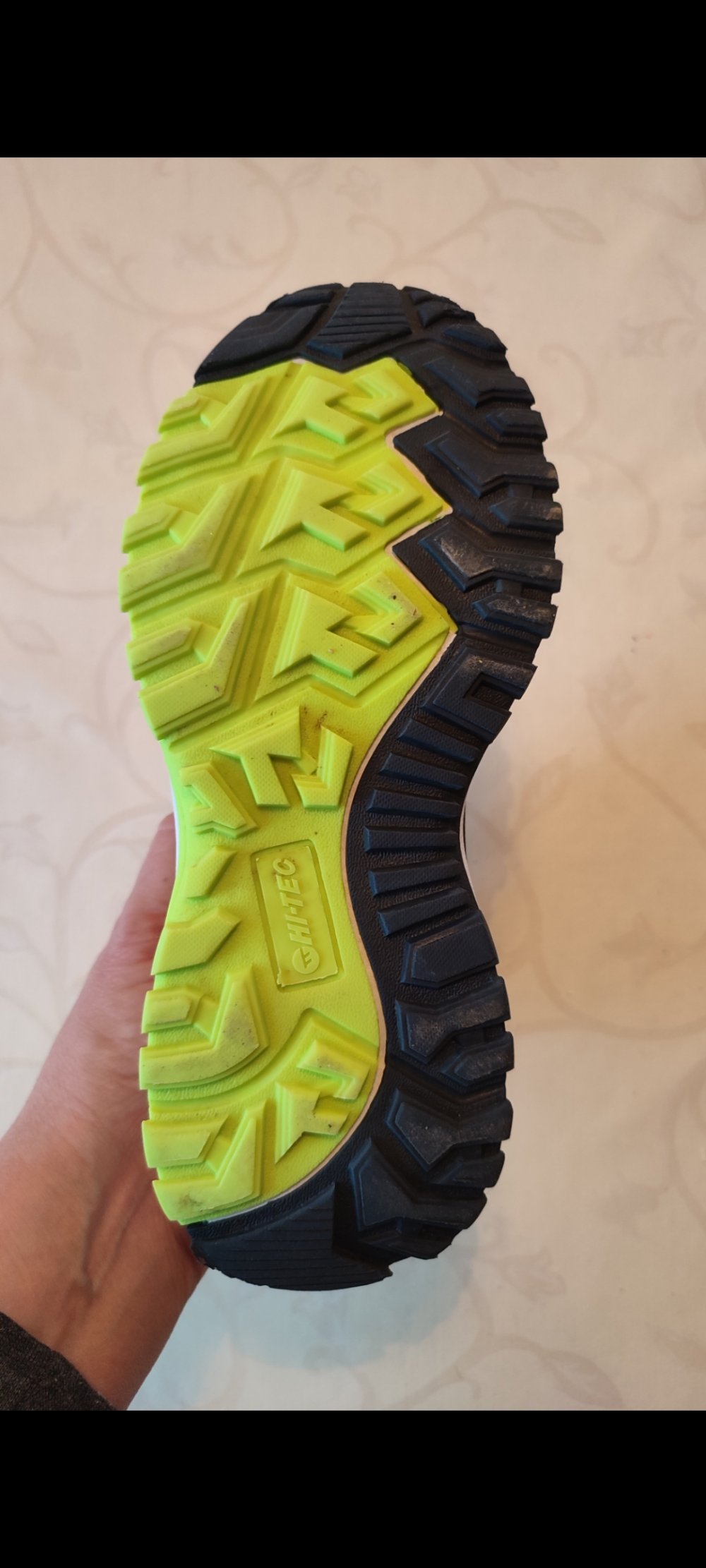 Cooler, knöchelhoher Sneaker