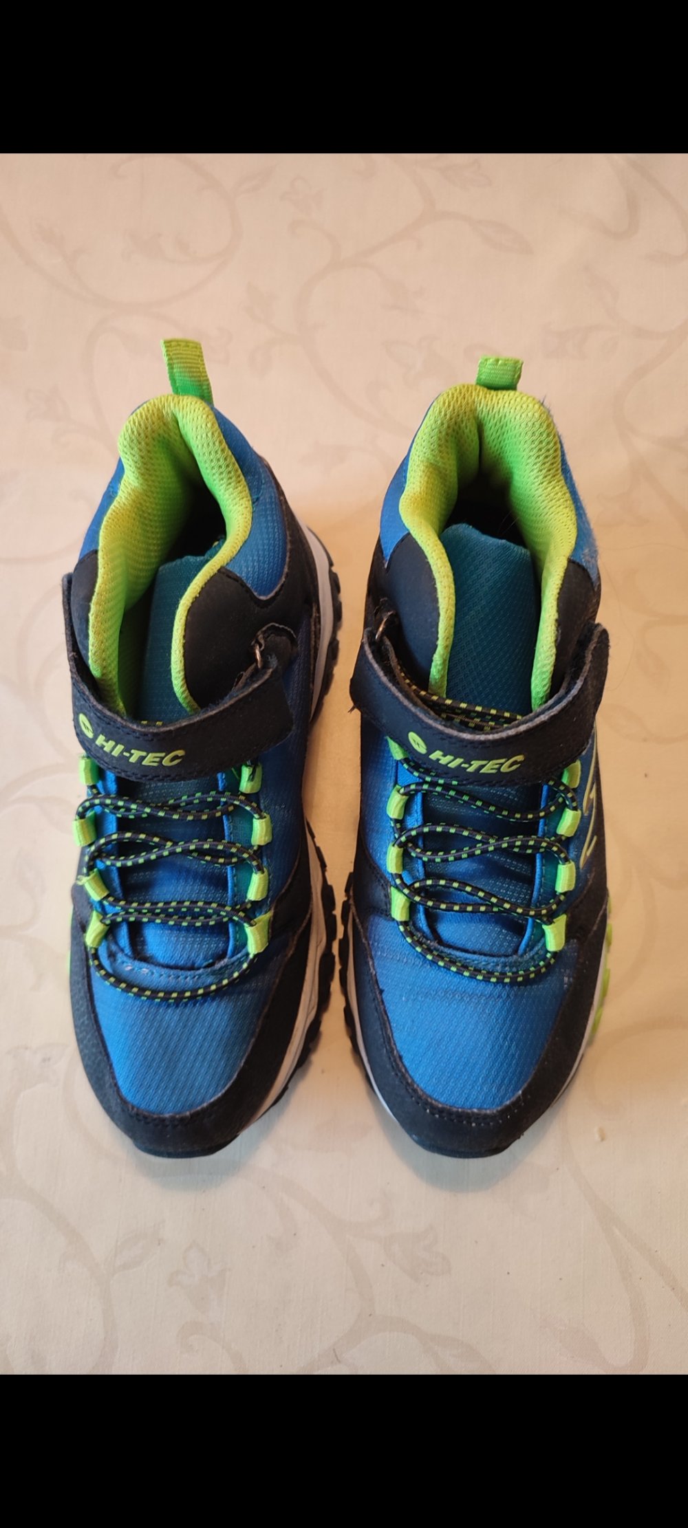 Cooler, knöchelhoher Sneaker