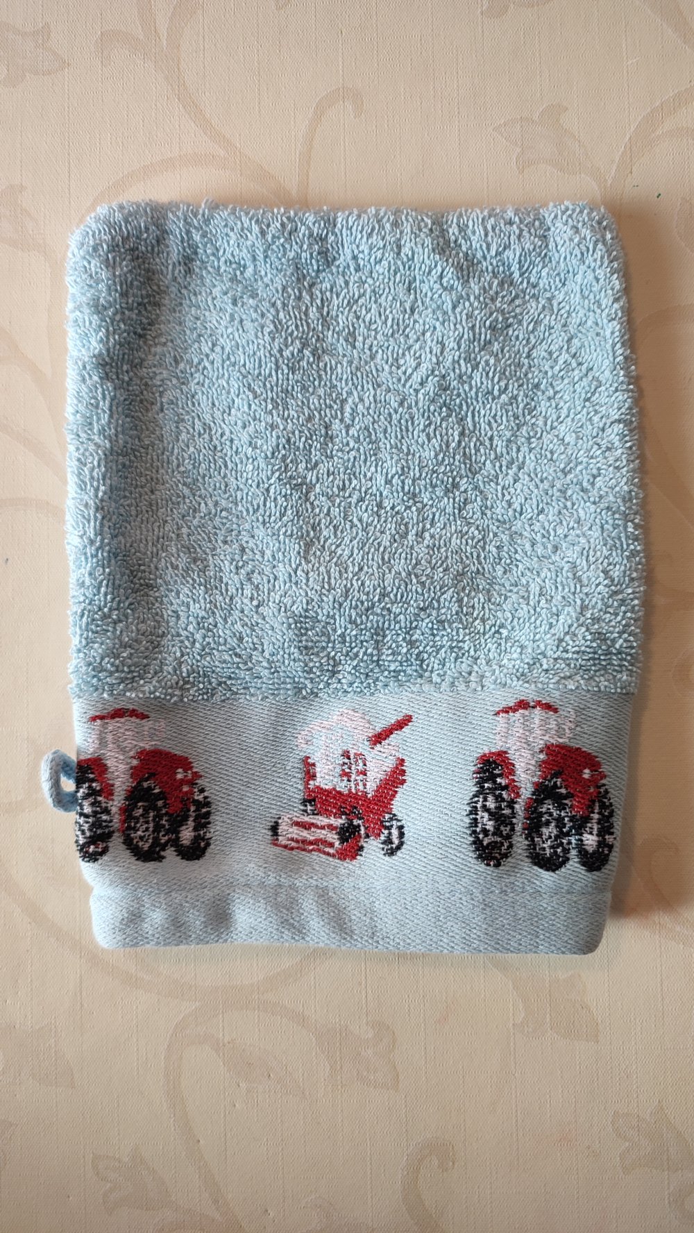 Handtuch und Waschlappen mit Traktoren 
