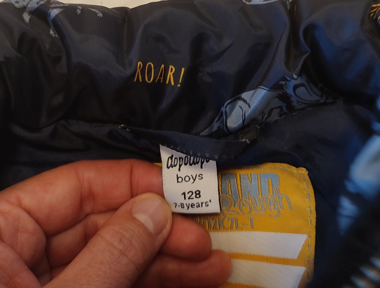 Steppweste mit Dinosauriern