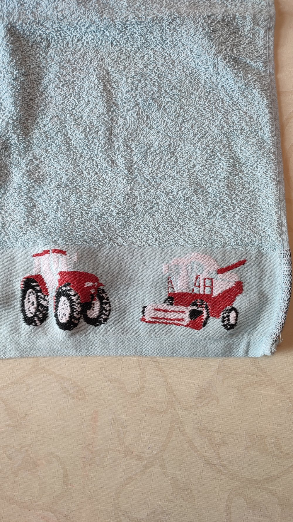 Handtuch und Waschlappen mit Traktoren 