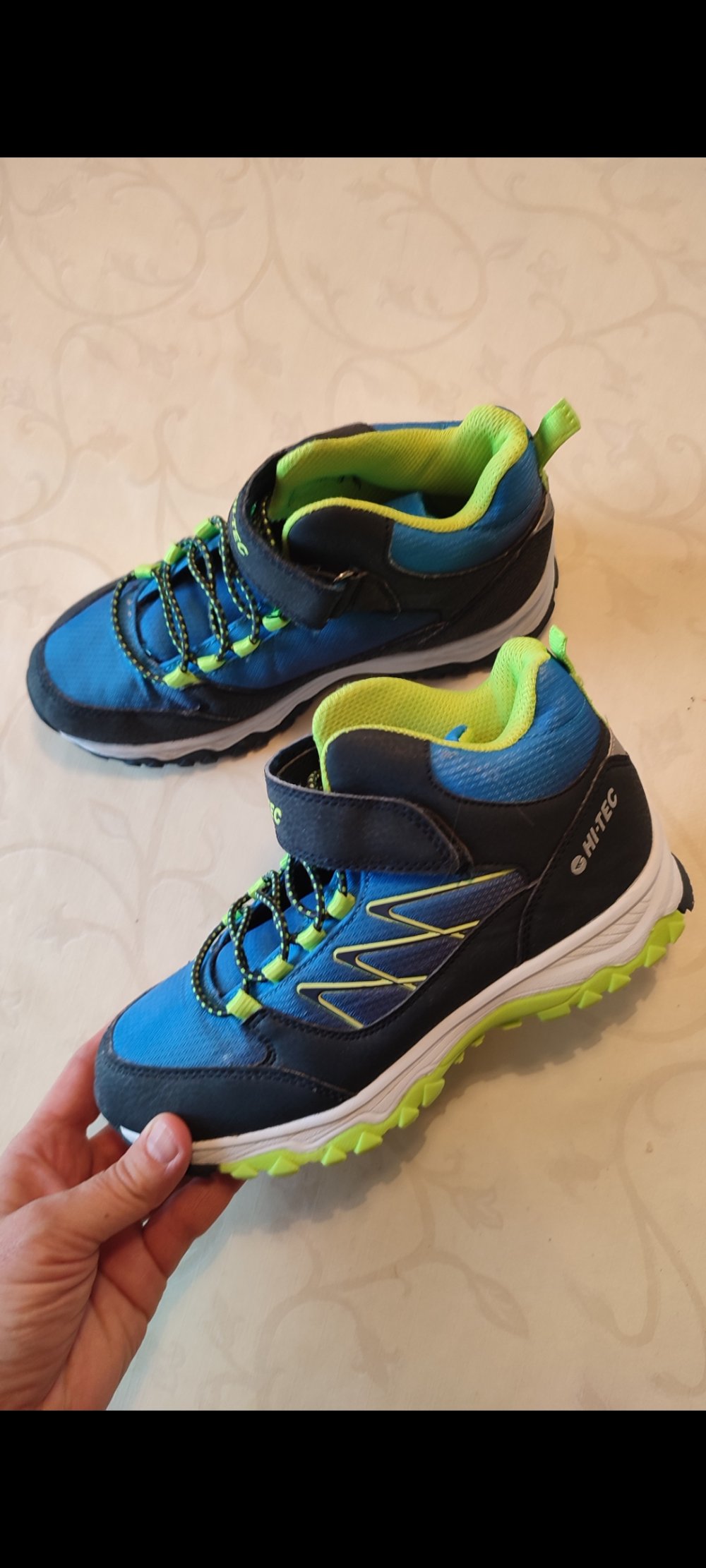 Cooler, knöchelhoher Sneaker