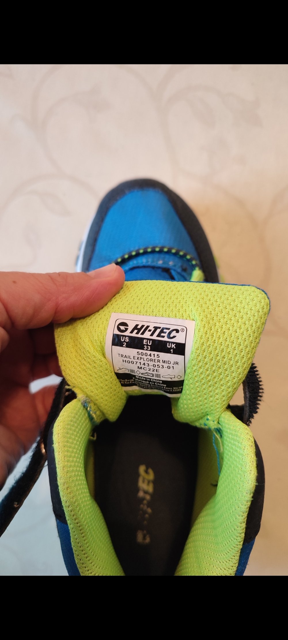 Cooler, knöchelhoher Sneaker