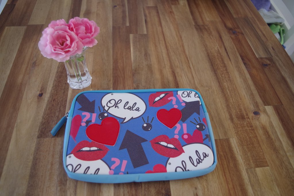 Iphoria Clutch OH LA LA in blau, neu