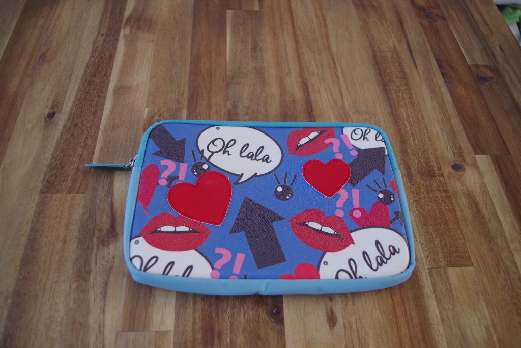 Iphoria Clutch OH LA LA in blau, neu