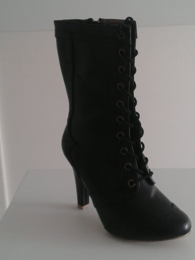 Schwarze Stiefelette zum Schnüren von Demonia