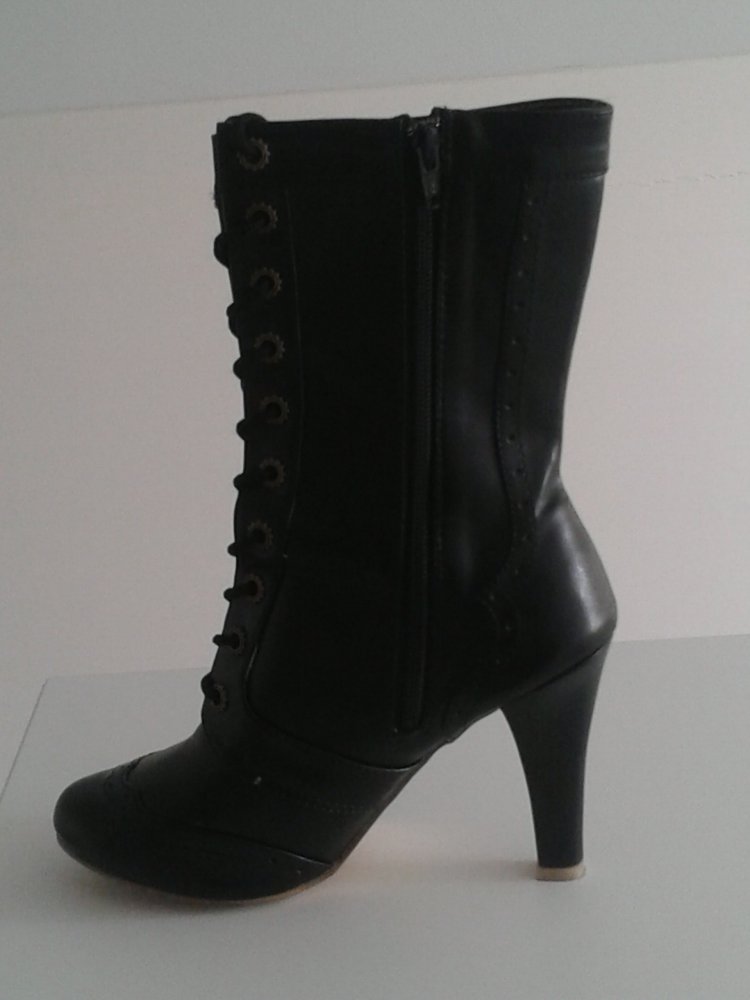 Schwarze Stiefelette zum Schnüren von Demonia