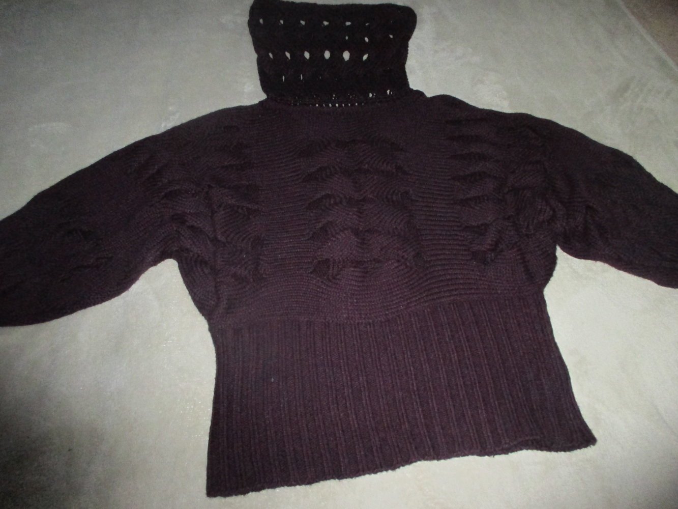 NEU * DESIGNER * Rollkragen * Cout Out * Loch * Grobstrick * Kuschel * Wolle * Pullover * Gr. 36- 38/ S * aubergine * lila * violett * veilchen *