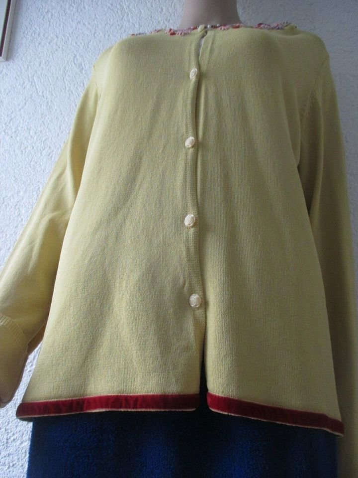 NEU mit ETIKETT * Romantik * Rosen * Blumen * Blüten * Flower * Glitzer * Perlen * Stickerei * Samt * Feinstrickjacke * Cardigan 