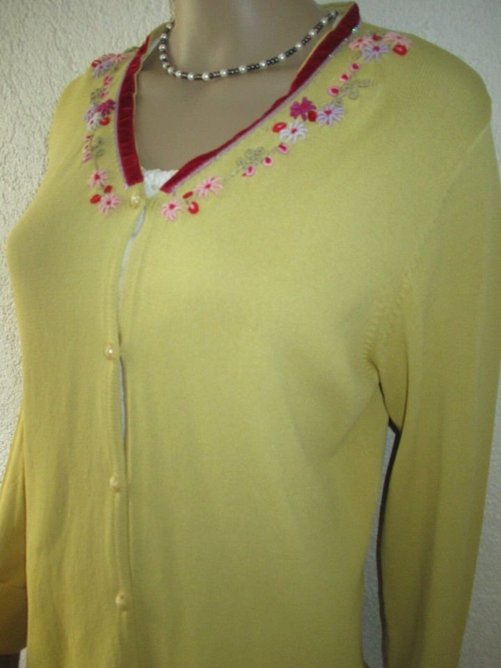NEU mit ETIKETT * Romantik * Rosen * Blumen * Blüten * Flower * Glitzer * Perlen * Stickerei * Samt * Feinstrickjacke * Cardigan 