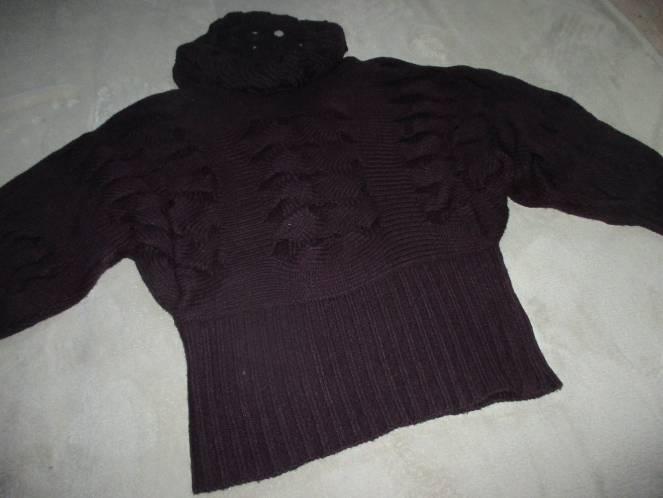 NEU * DESIGNER * Rollkragen * Cout Out * Loch * Grobstrick * Kuschel * Wolle * Pullover * Gr. 36- 38/ S * aubergine * lila * violett * veilchen *
