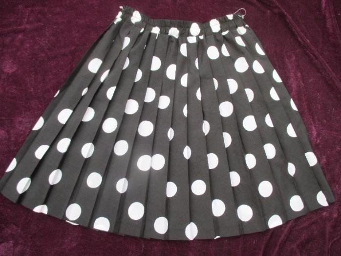 NEU * Ausgefallen * Punkte * Tupfen * Polka Dots * Pliseè Falten * DESIGNER * duftig * Seiden Chiffon * Mini- Rock 