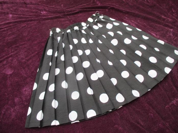 NEU * Ausgefallen * Punkte * Tupfen * Polka Dots * Pliseè Falten * DESIGNER * duftig * Seiden Chiffon * Mini- Rock 