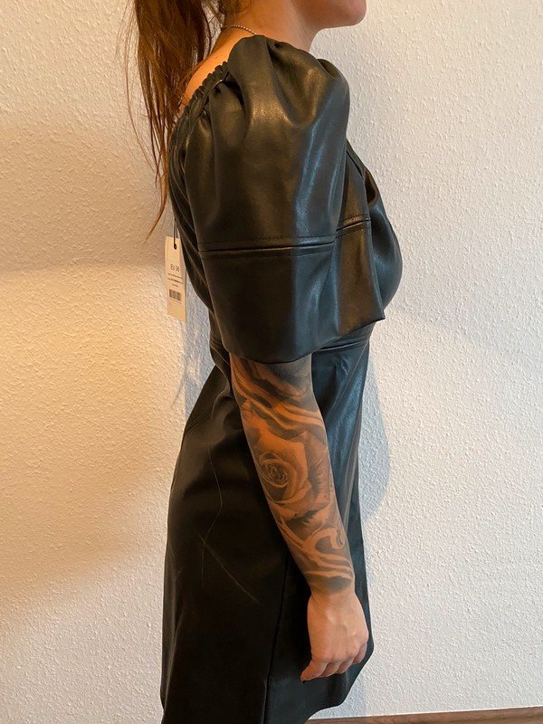 NEU mit ETIKETT * Sexy * stylisch * Kunst- Leder - Imitat * Carmen- Style * Mini-  Kleid 