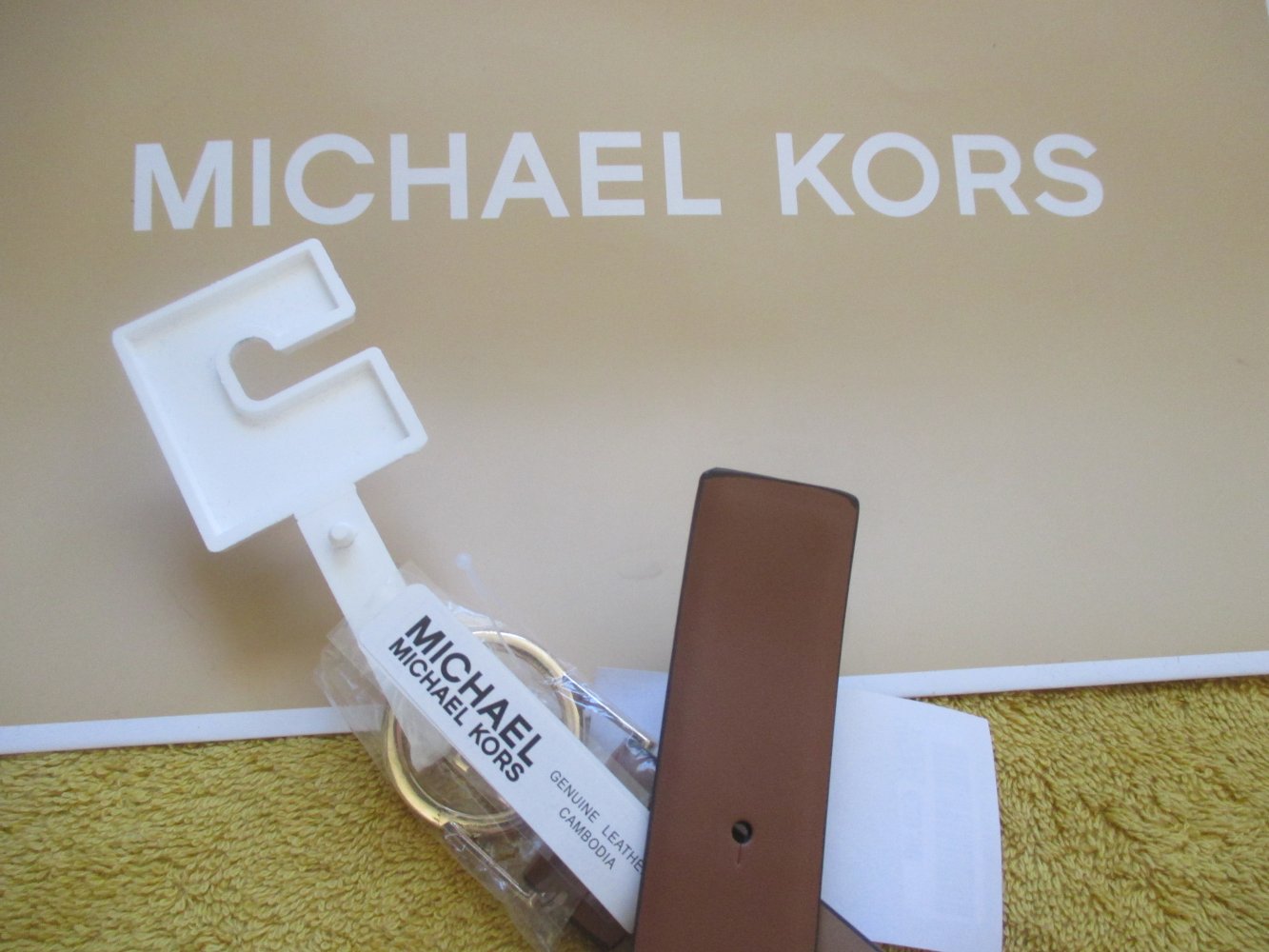 NEU mit ETIKETT * Edel * Gold- Nieten * Echt Leder * Gürtel 