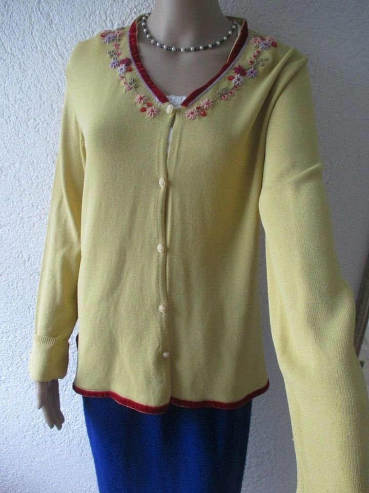 NEU mit ETIKETT * Romantik * Rosen * Blumen * Blüten * Flower * Glitzer * Perlen * Stickerei * Samt * Feinstrickjacke * Cardigan 