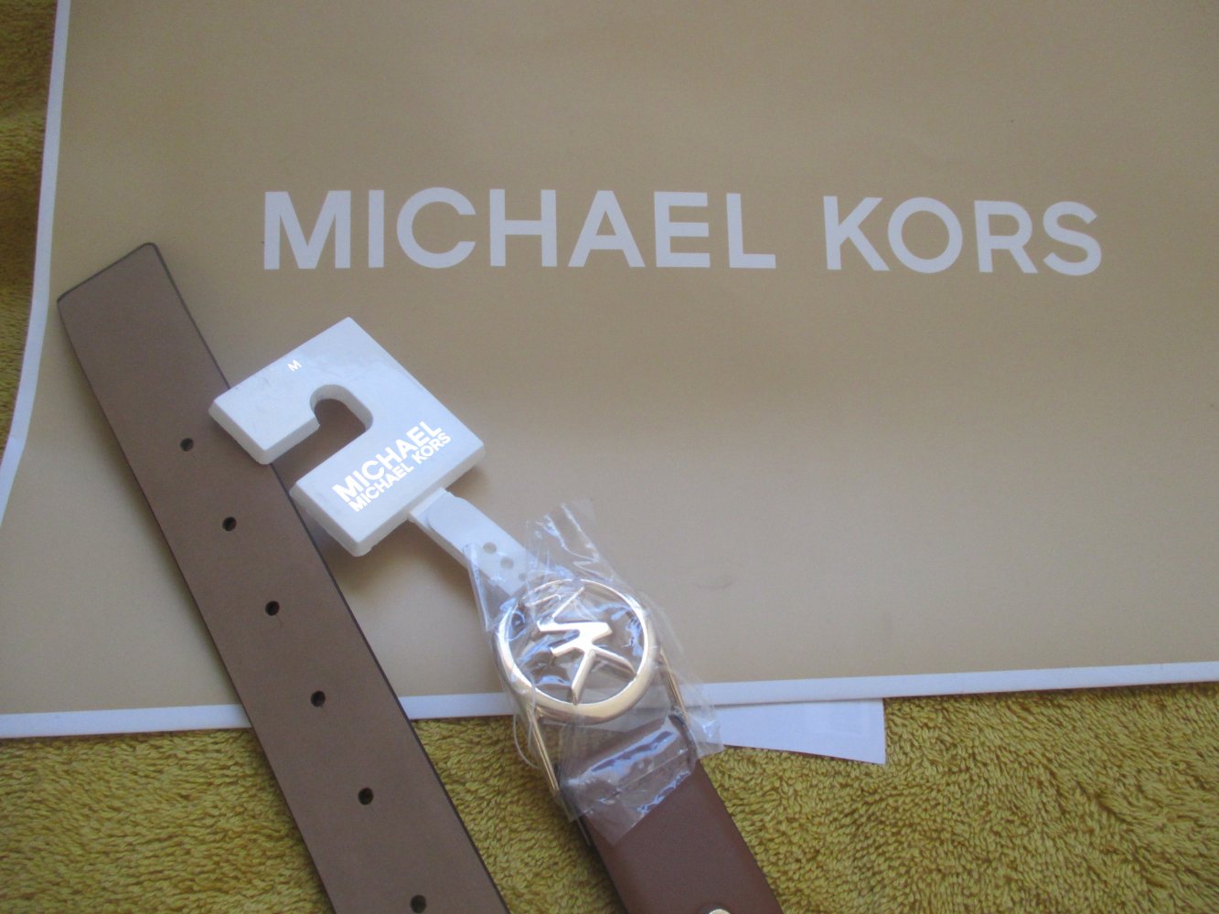 NEU mit ETIKETT * Edel * Gold- Nieten * Echt Leder * Gürtel 