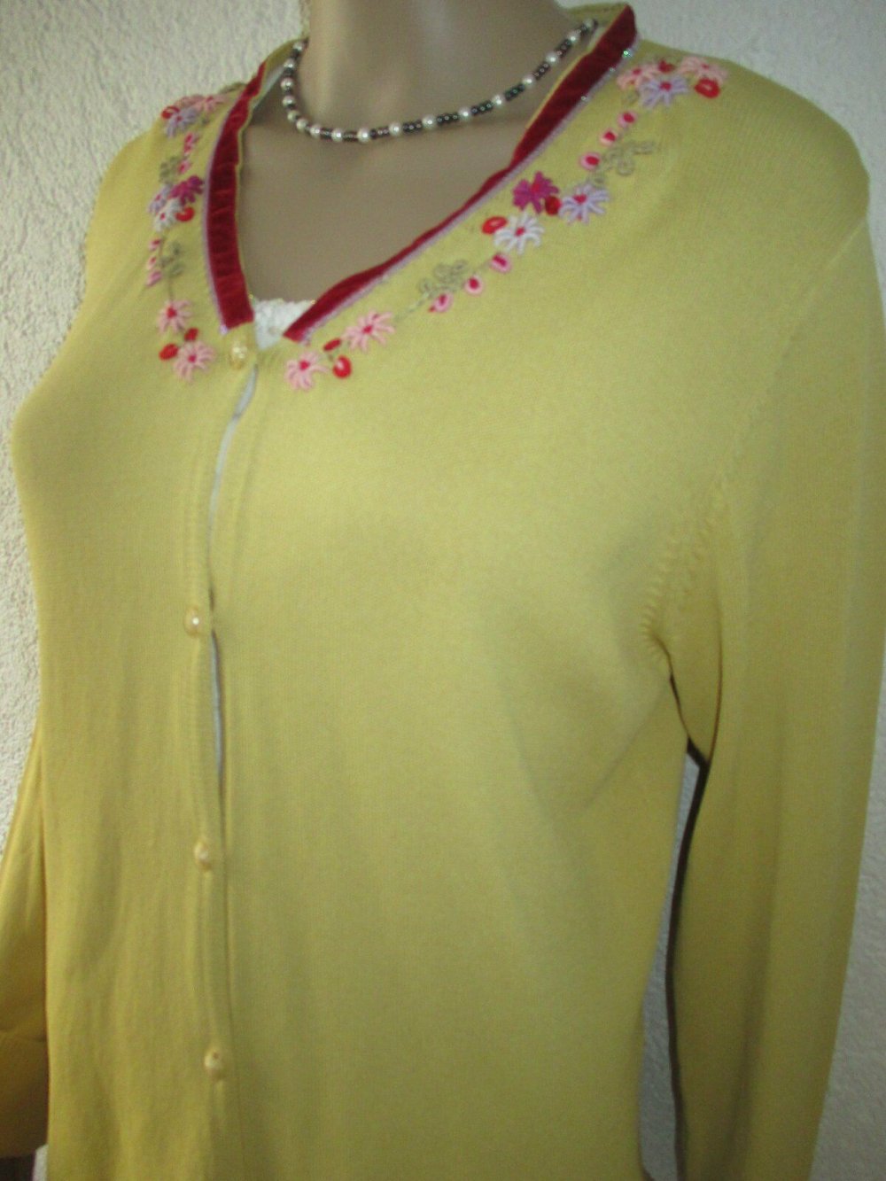 NEU mit ETIKETT * Romantik * Rosen * Blumen * Blüten * Flower * Glitzer * Perlen * Stickerei * Samt * Feinstrickjacke * Cardigan 