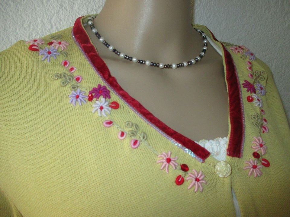 NEU mit ETIKETT * Romantik * Rosen * Blumen * Blüten * Flower * Glitzer * Perlen * Stickerei * Samt * Feinstrickjacke * Cardigan 