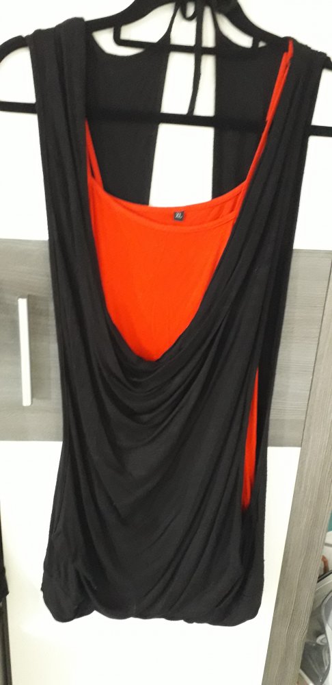 Schönes Shirt in Schwarz und rot