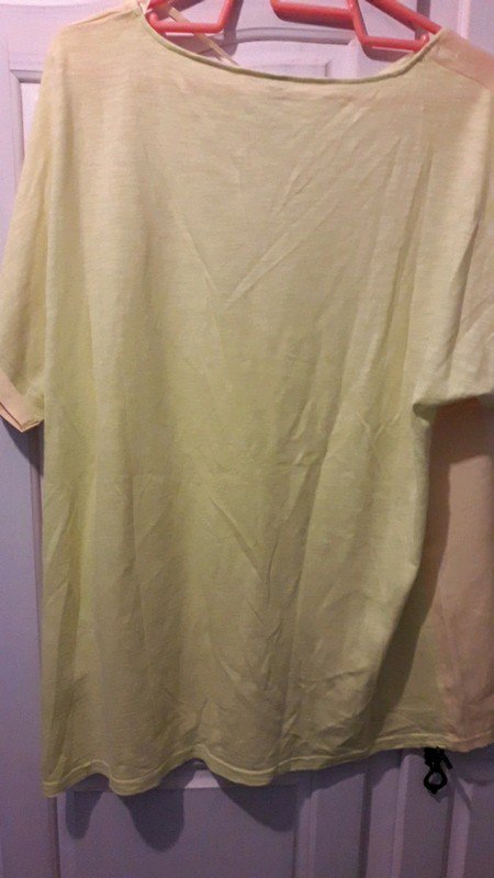 Schönes Shirt in Gelb mit 2 verschiedenen Stoffen