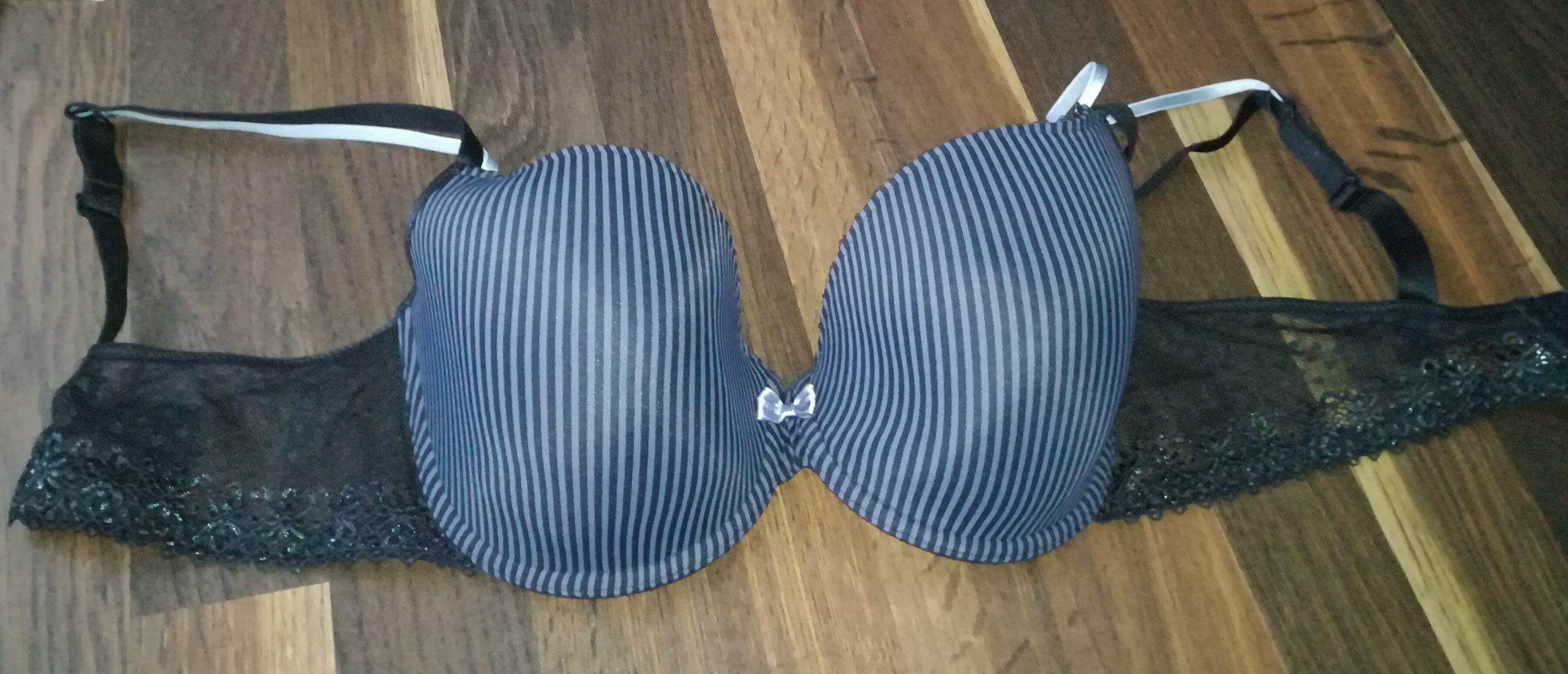 Lovely Passionata Schalen-BH schwarz