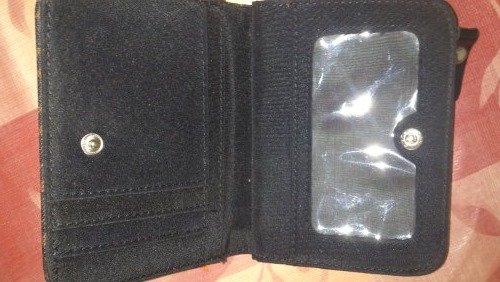 Schwarzer Geldbeutel 