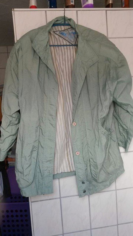 Leichte -Crinkeljacke Gr. 40/42 hellgrün guter Zustand