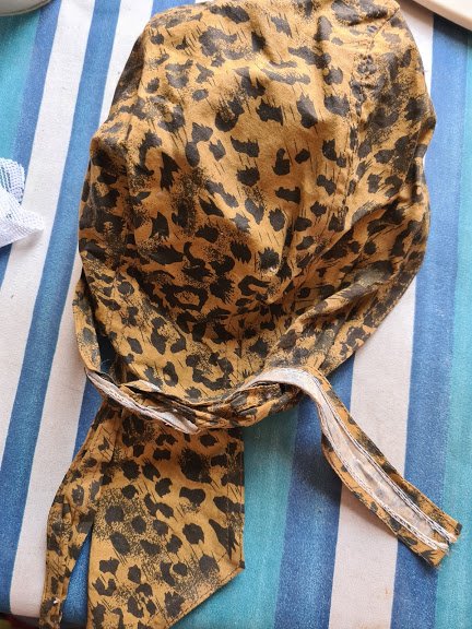 kopfbedeckung aus stoff sehr guter zustand hinten zum binden